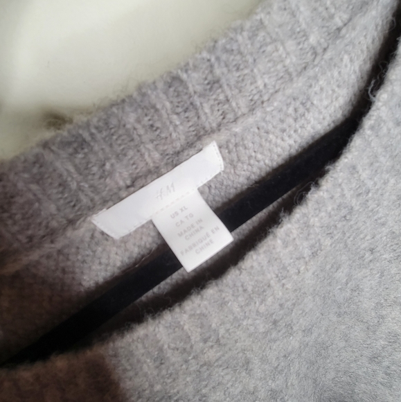 Beautiful Wool Blend Sweater - Picture 3 of 3